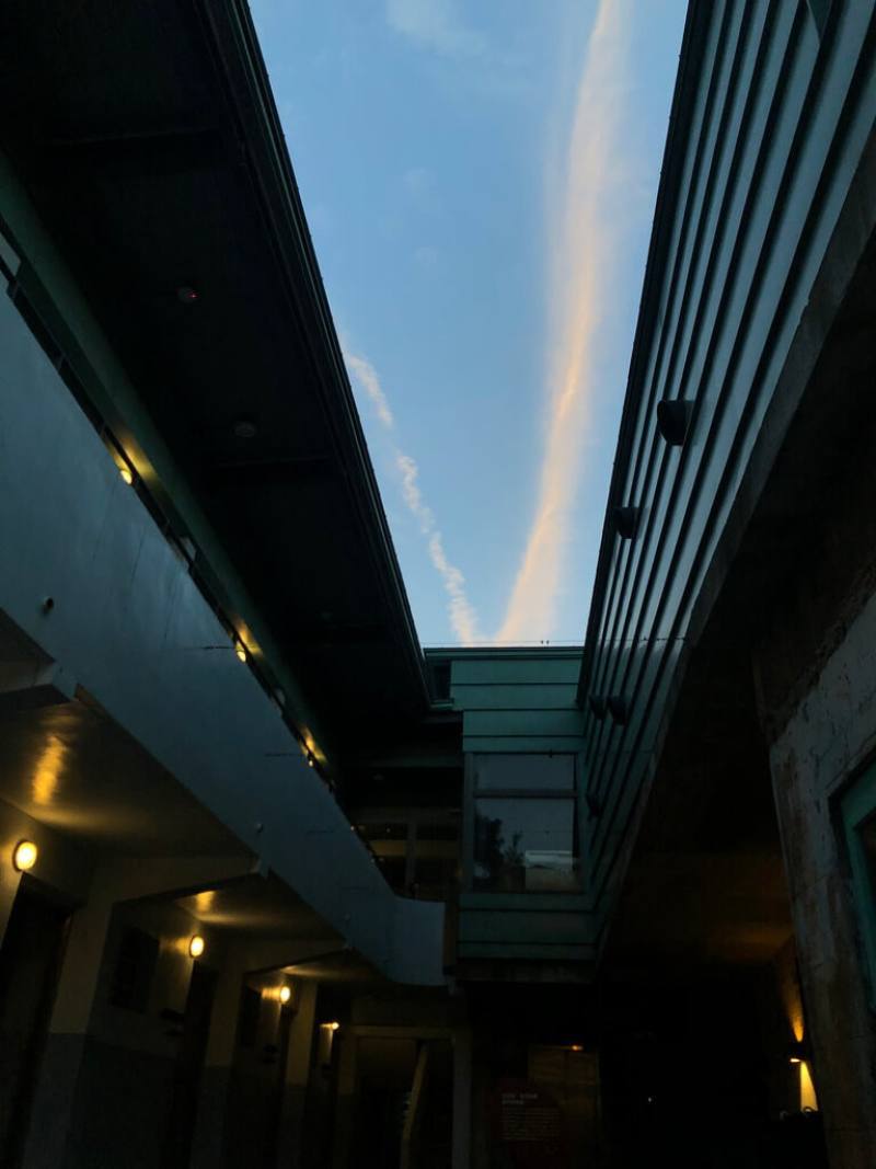 連江縣南竿鄉梅石營區軍官與士兵特約茶室由縣府文化處委外經營，轉型為獨立藝術村「梅石譯境」，將於近期開幕。（梅石譯境提供）