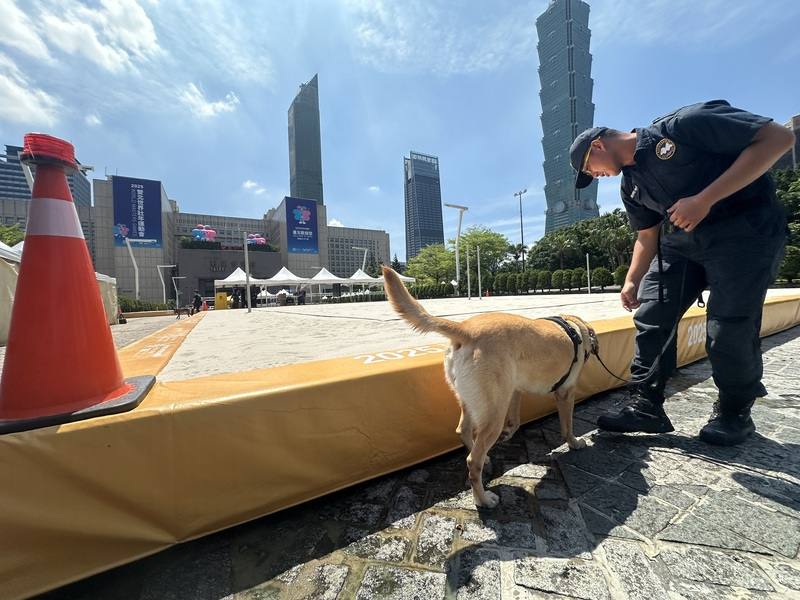 2025雙北世界壯年運動會17日將登場，為確保開幕活動順利進行，台北市警察局16日表示，已規劃偵爆犬及維安特勤等共2500名警力維安。