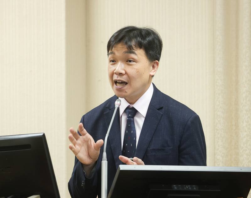 Mainland Affairs Council Deputy Minister Shen Yu-chung speaks to lawmakers at a legislative committee on Thursday. CNA photo May 15, 2025