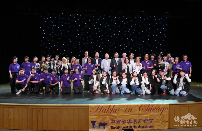 慶祝苗栗市與Bartlett 市15週年姊妹市與臺灣傳統週全體合影留念