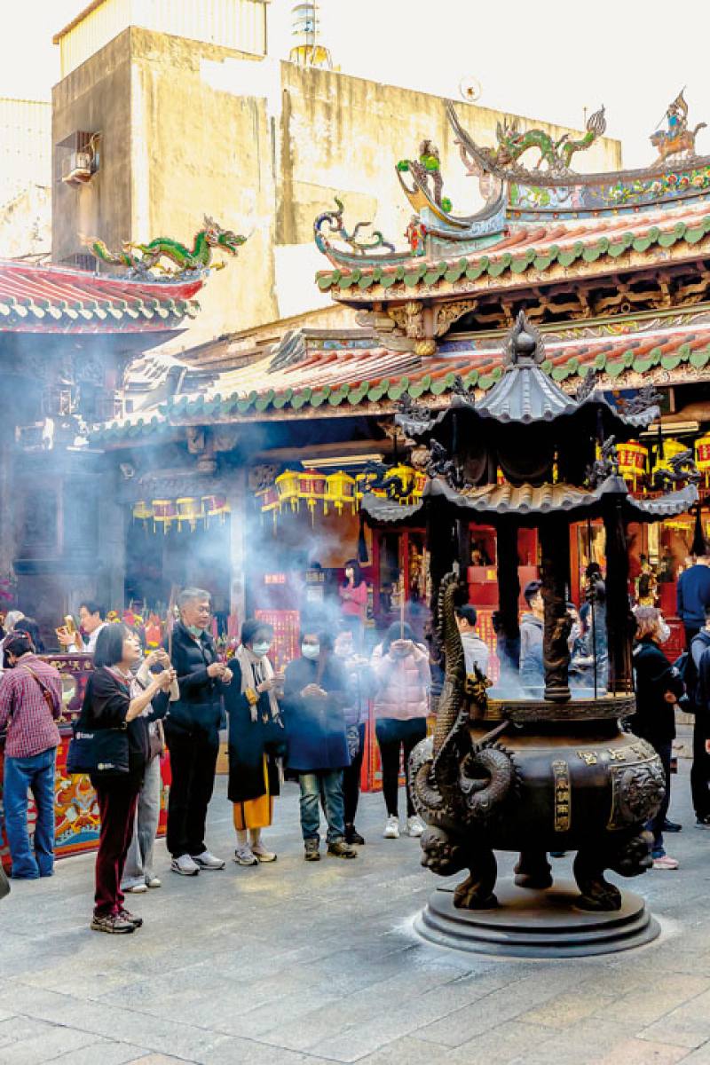 Lukang may be small, but it has at least 60 temples, making it worthy of the appellation “town of deities.”
