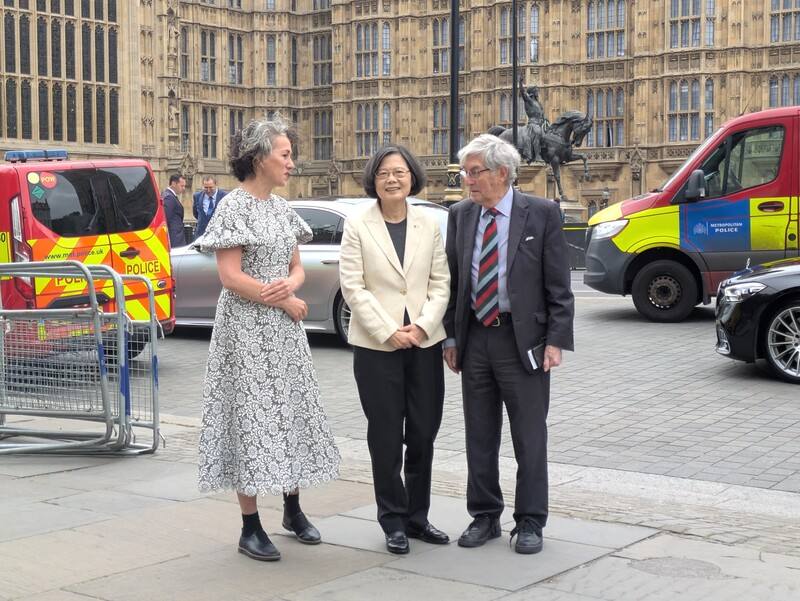 Former President Tsai Ing-wen (center) is welcomed by Sarah Deborah Champion (left) and Lord Rogan (right), co-chairs of the British-Taiwanese All-Party Parliamentary Group, during her visit to the U.K. Parliament. (CNA photo, May 15, 2025)