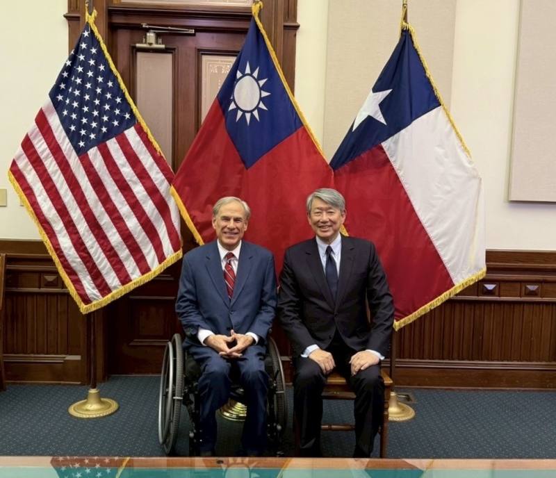 郭部長與艾伯特州長合影郭部長與艾伯特州長合影