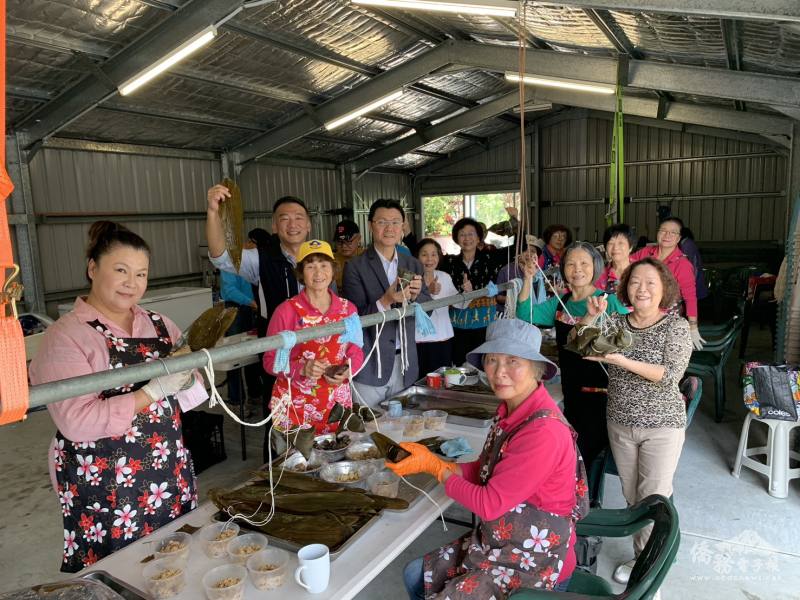 澳洲昆士蘭客家會製作肉粽現場情況