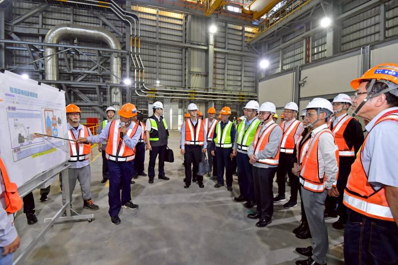 行政院長卓榮泰聽取簡報