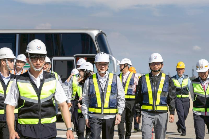 行政院長卓榮泰肯定兩項工程如期推進，大幅增加電網穩定，為臺灣邁向低碳能源轉型建立里程碑。