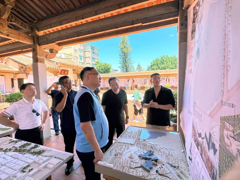 金門大學建築學系114級畢業設計展17日起至19日在金門浯江書院戶外廣場展出，歡迎關心建築、文化與地方發展者到場觀展。（金門大學提供）