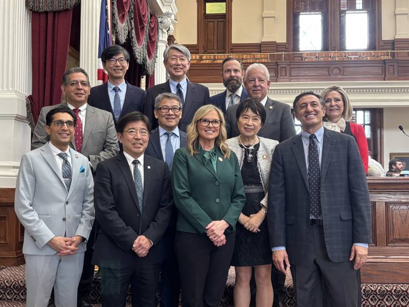 郭部長與德州眾議院議長Dustin Burrows等合影