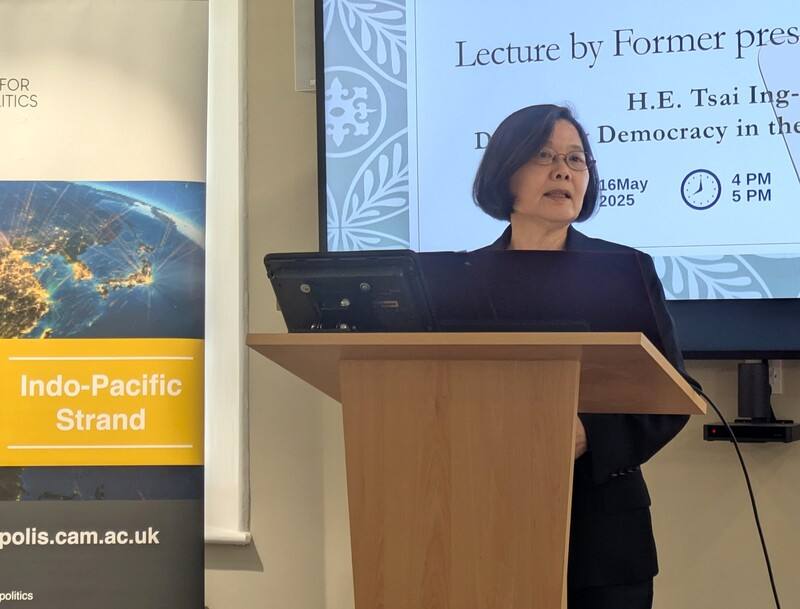 前總統蔡英文16日在劍橋大學發表演說，提到動盪的世界秩序更加凸顯民主同盟的重要，而台灣始終是國際社會值得信賴的夥伴，任何威脅都無法動搖台灣捍衛民主的決心。