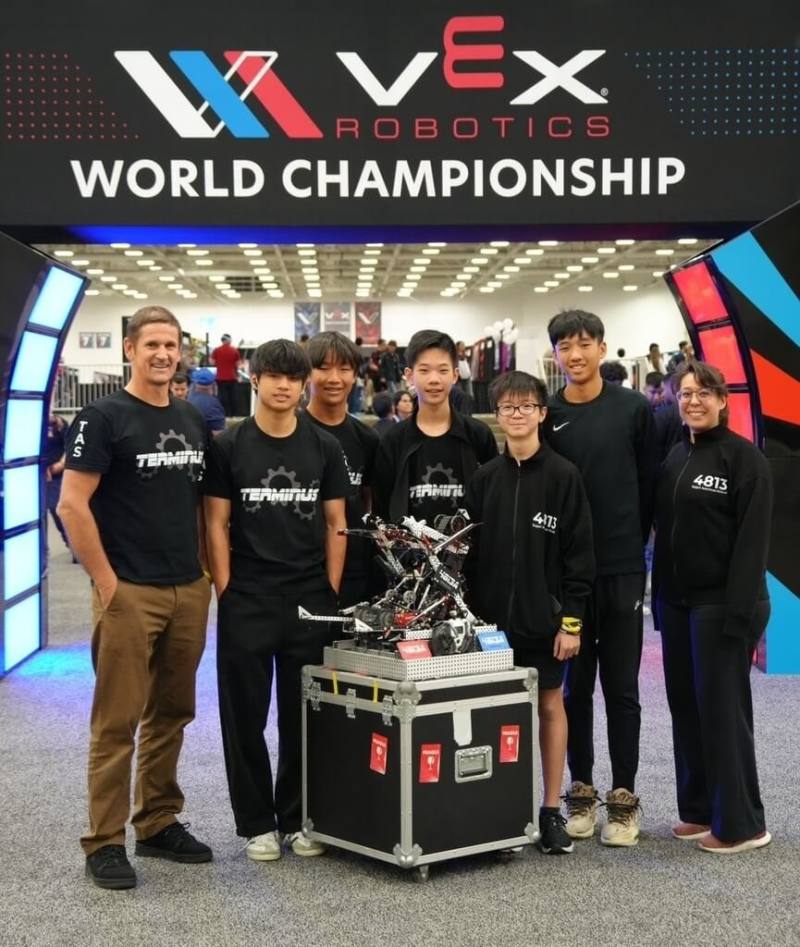 VEX機器人世界錦標賽6日至14日在美國德州達拉斯舉行，來自台北美國學校國中部的隊伍4813A-Terminus勇奪分區冠軍。（駐休士頓辦事處提供）