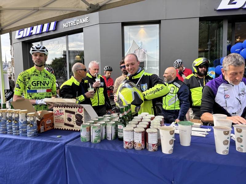 法國捷安特17日慶祝15週年，辦理騎行活動。在台灣商家與代表處協助下，於活動終點站擺上台灣珍奶、啤酒、八寶粥等飲料甜品，讓騎士大飽口福