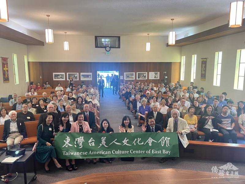 全體出席人員合影