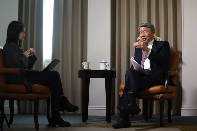 經濟部長郭智輝接受中央社專訪，針對台美關稅談判，他說，台廠普遍反映「幾%都不怕」，只怕稅率比日韓高