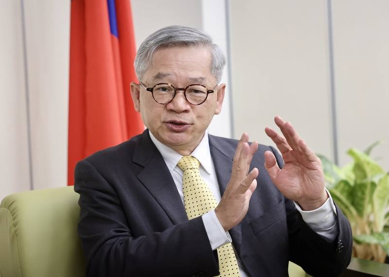 國科會主委吳誠文表示，政府將依循類似當年設立台積電模式，建立智慧機器人量產能量，最快民國115年有望成立首家新創公司