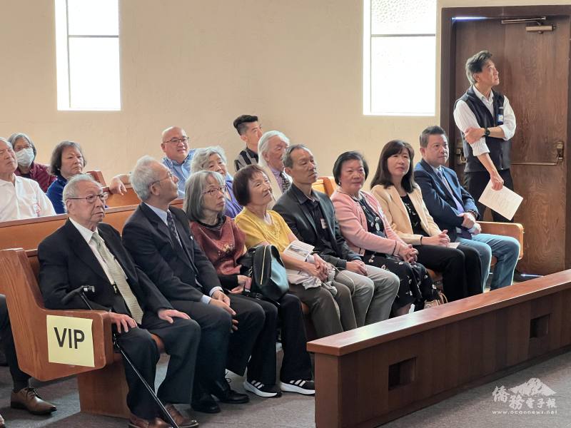 駐舊金山辦事處處長賴銘琪伉儷(左二、三)、金山灣區文教中心主任莊雅淑(右二)、僑務委員張正邦(右一)及劉玲霞(右三)等貴賓參與