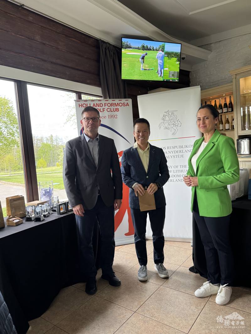 立陶宛駐荷蘭大使Neilas Tankevicius (左)、 立陶宛創新部部長Agila Narzdiene(右)  也出席支持