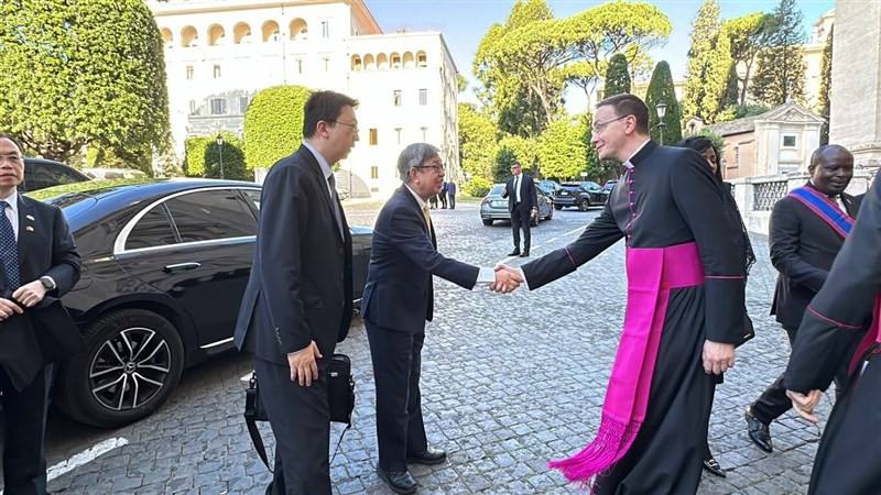 Former Vice President Chen Chien-jen is greeted by a representative of Pope Leo XIV at the Vatican City on Sunday. Photo courtesy of the Embassy of the Republic of China (Taiwan) to the Holy See