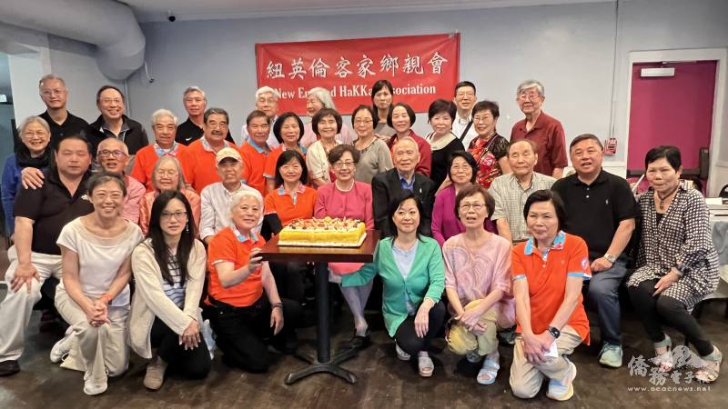 紐英崙客家鄉親會慶15週年切蛋糕