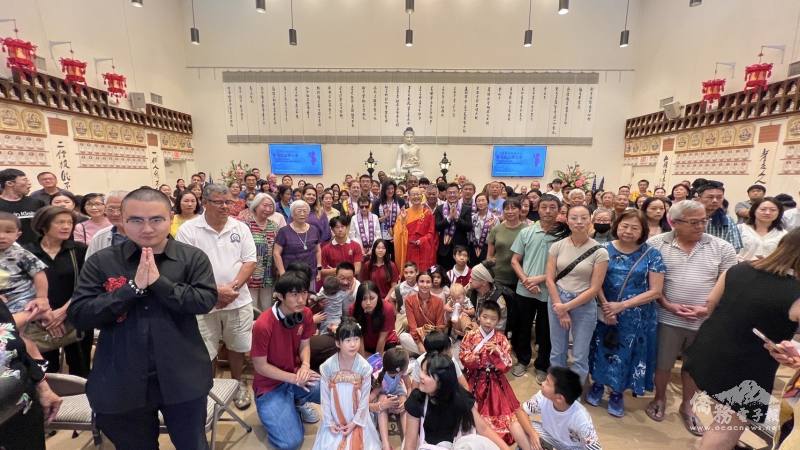 全體出席佛誕浴佛法會人員合影