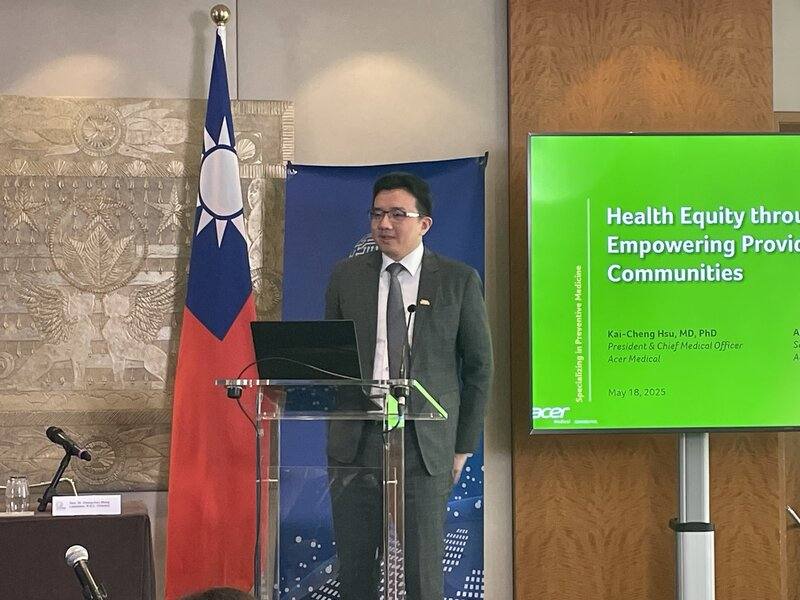 台灣世衛行動團今年場邊活動展現醫療與科技實力，宏碁智醫總經理暨醫療長許凱程分享AI輔助檢測系統，已與帛琉、馬來西亞等多國展開合作
