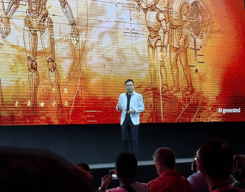 外貿協會董事長黃志芳表示，COMPUTEX 2025將聚焦AI與機器人、次世代科技與未來移動等3個關鍵領域，台灣則憑藉半導體實力與創新能量，扮演推動AI革新的關鍵角色