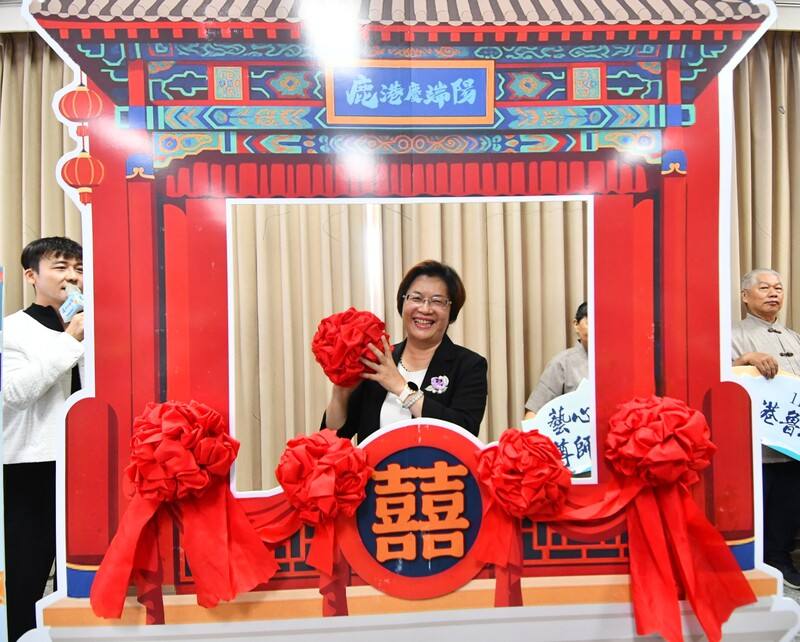 鹿港慶端陽活動5月24日起登場，彰化縣長王惠美（中）19日指出，除安排夜間國際龍舟錦標賽，也首度加入科技龍舟輕艇模擬駕駛，讓孩童及身障朋友也能透過體感設備，體驗划龍舟快感