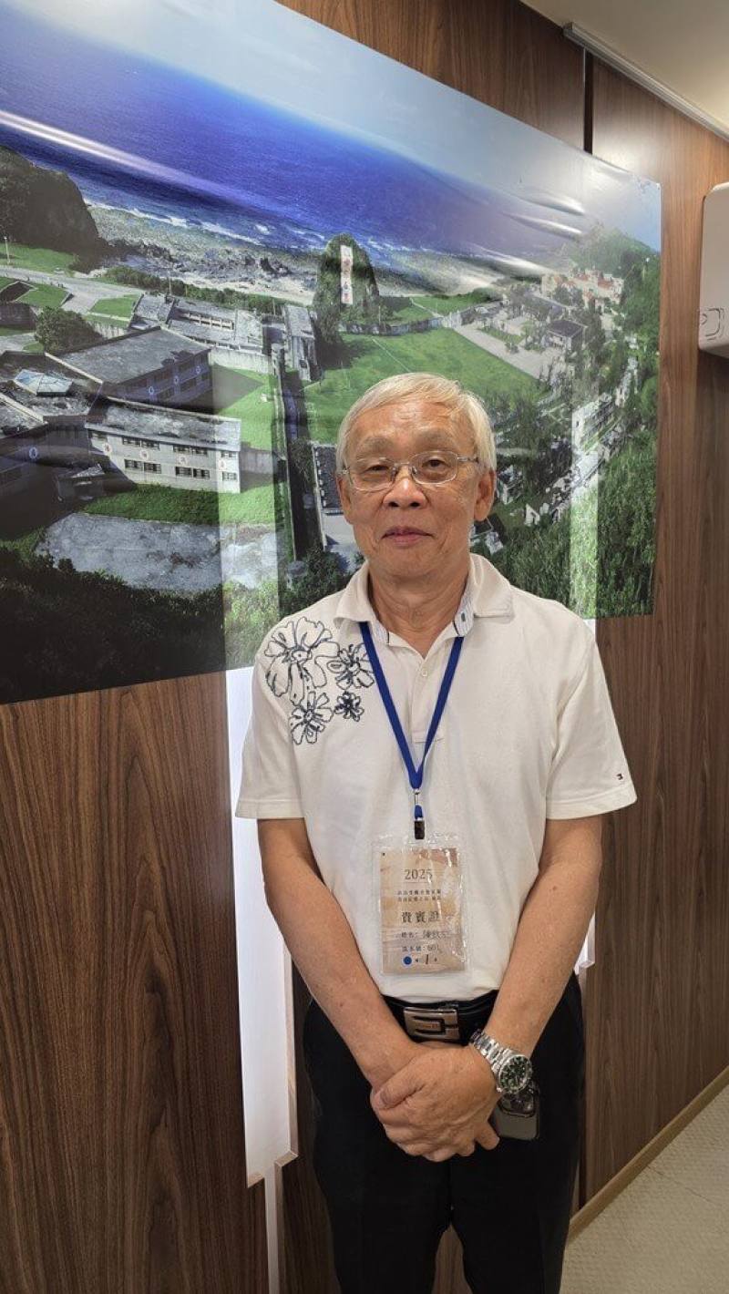 白色恐怖受難者陳欽生（圖）16日參與由國家人權博物館舉辦「2025年政治受難者暨家屬重返記憶之島－綠島」活動，他受訪時表示，盼自己的苦難經歷讓年輕人知道台灣民主與人權得來不易。（客家電視台提供）