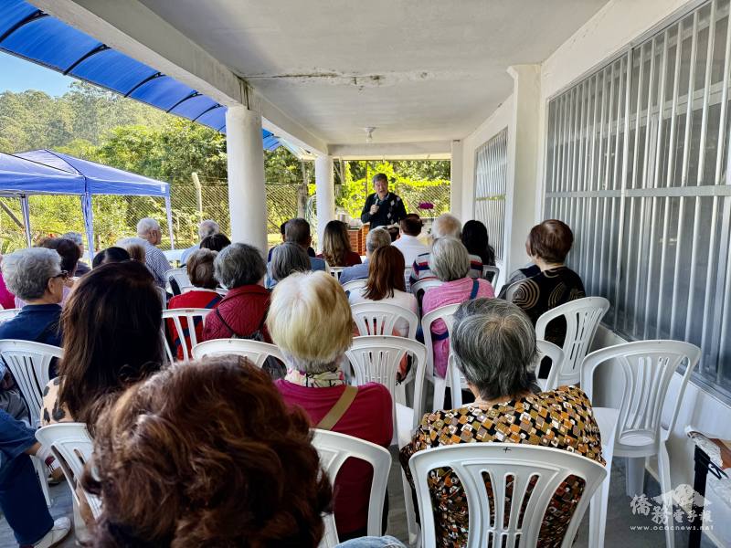 六家族的長老王明惠分享勉勵的現場實況