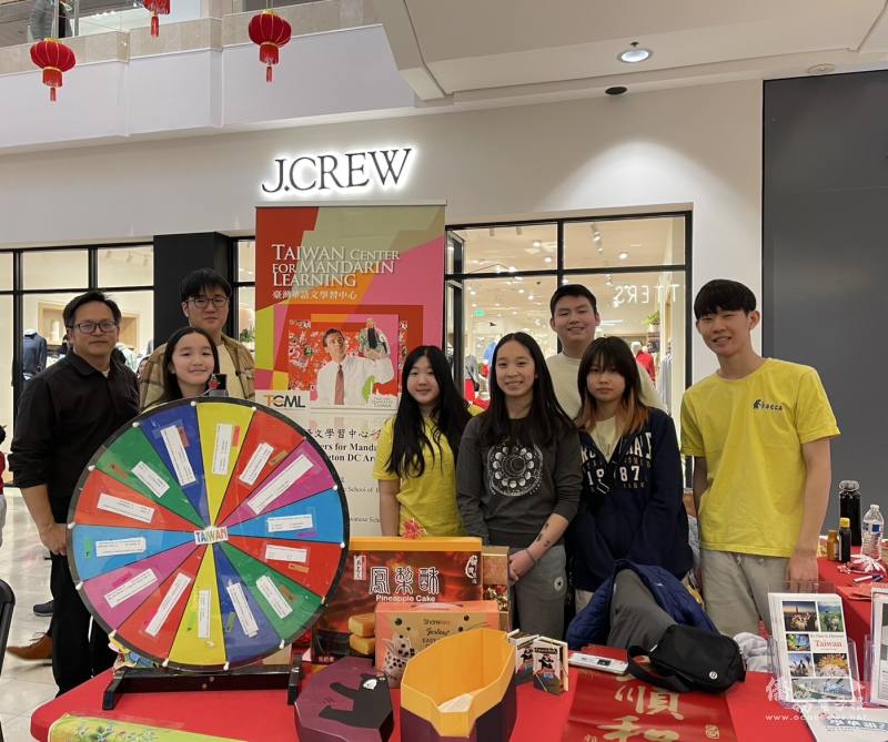 Boyu Tang (far left) teams up regularly with FASCA to promote Taiwanese culture and Mandarin learning. Here they host a Year‑of‑the‑Snake Lunar New Year booth at a popular Maryland shopping mall in February 2025.