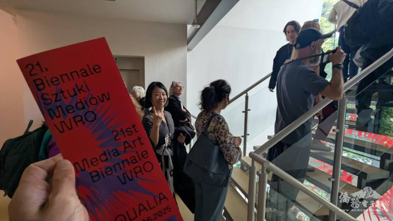 《NON-BODY／非身體》藝術家傅雅雯隨人潮進場觀賞首演