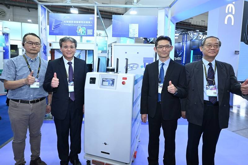 工研院研發「AI智能影像醫療物流機器人」，打造具備AI視覺辨識與情境感知的醫療物流機器人，能準確避障並即時調整路徑，現已導入高雄榮總手術房，提升用品配送效率