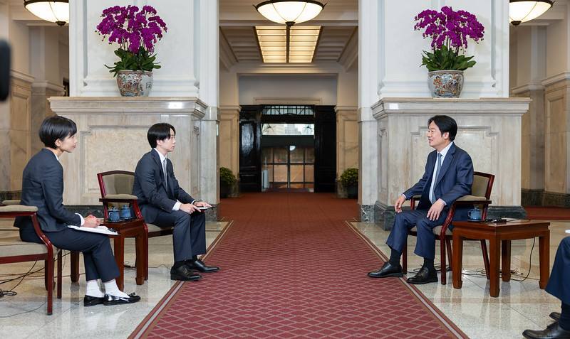 President Lai Ching-te is interviewed by Nippon Television's news zero program host Sakurai Sho and Yomiuri TV Shanghai Bureau Chief Watanabe Masayo.