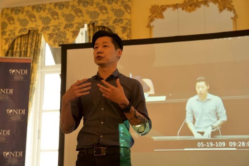 林昶佐談及派駐芬蘭的外交工作，不僅是過去國會外交、國際人權跨國合作的工作畫面湧現，連在音樂上也有巧妙的緣分。（圖取自facebook.com/limfreddy）