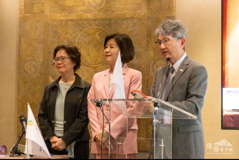 立法委員王正旭（右）致詞鼓勵並肯定臺灣青年