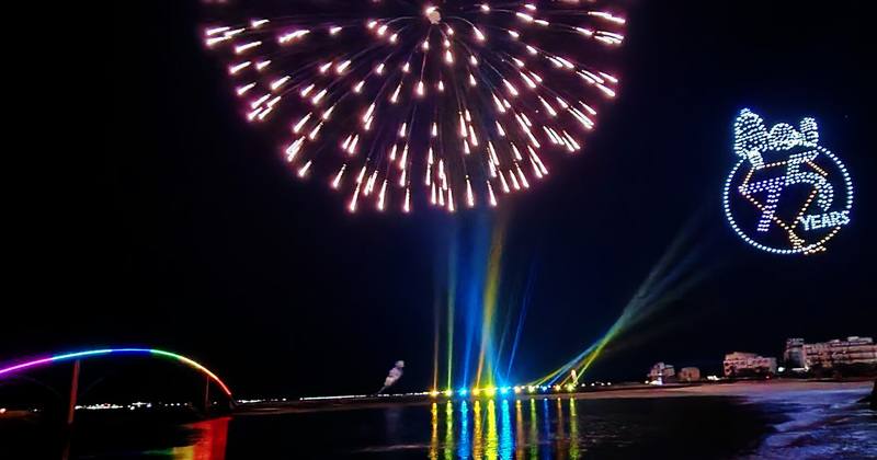 2025澎湖國際海上花火節的史努比主題無人機展演，先前疑因訊號遭受干擾而取消，19日晚間順利復飛，展演史努比75週年等圖形，與絢麗花火一同躍上夜空