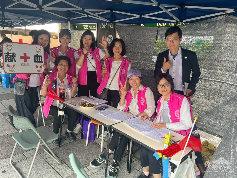 主協辦團體於報名櫃台合影