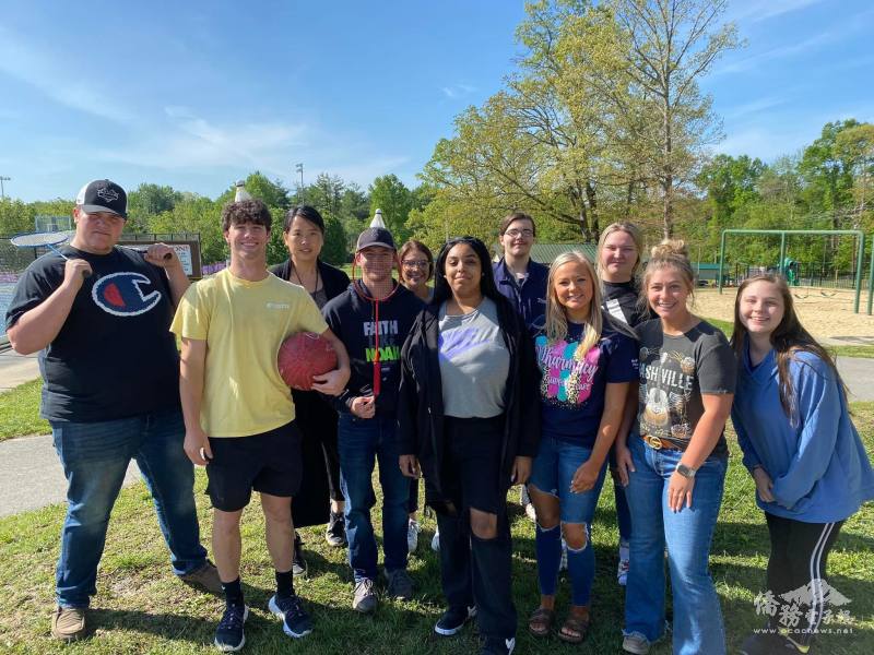 教師越不擺權威，師生關係越協調