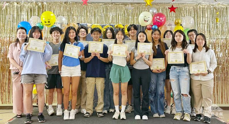 青少年助教志工獲得服務感謝狀