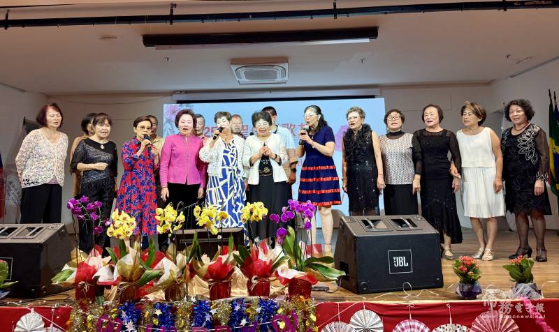 全體理監事大合唱〈掌聲響起〉