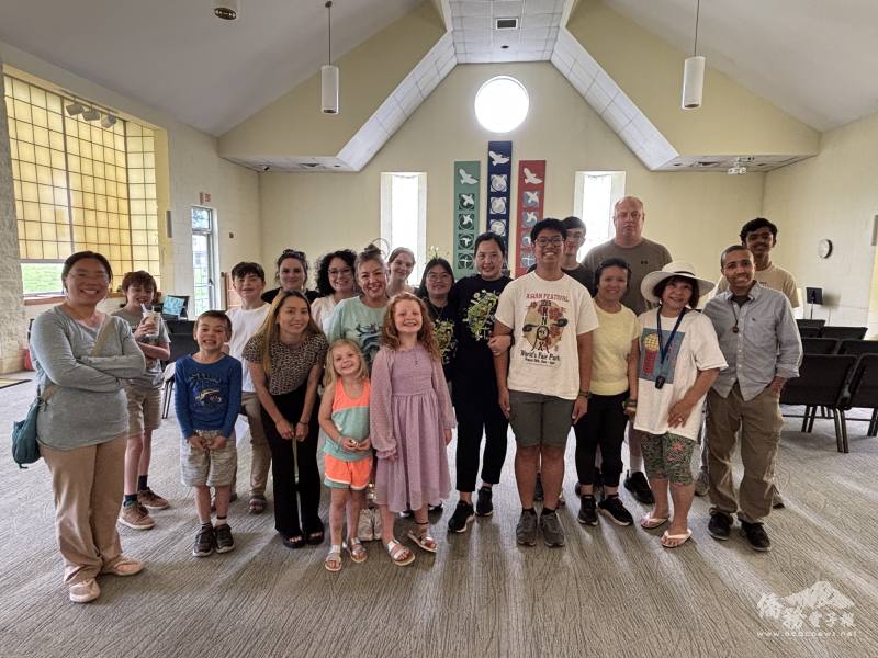 我喜歡教學，教學不單是工作，也是回饋社區的好方法，所以我也會在課餘時間帶社區成人班