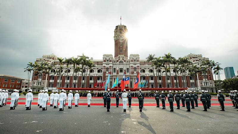 賴清德總統20日下午以隆重軍禮歡迎帛琉共和國總統惠恕仁（Surangel Whipps, Jr.）伉儷