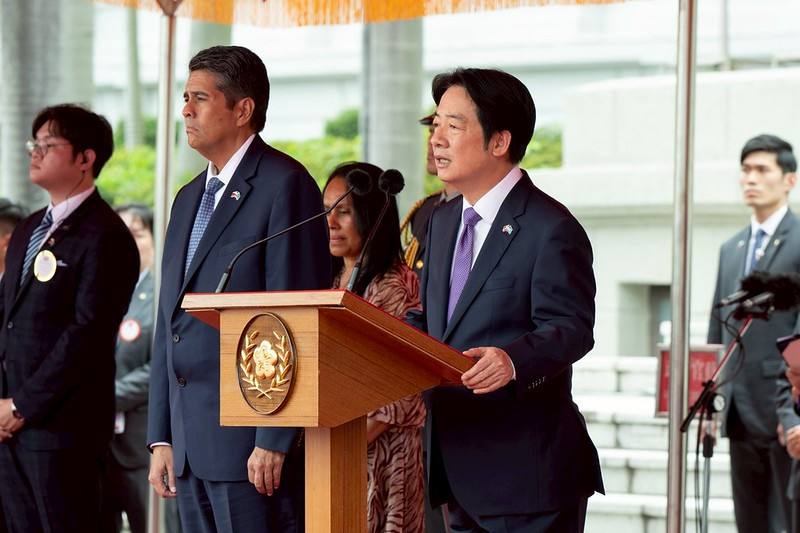 President Lai delivers remarks at the welcome ceremony.