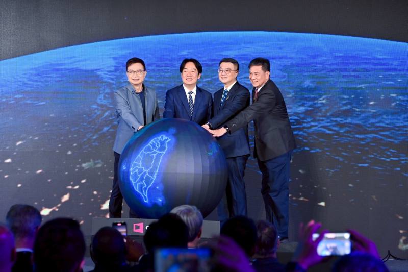 行政院長卓榮泰陪同賴清德總統出席「2025台北國際電腦展（COMPUTEX）」開幕典禮