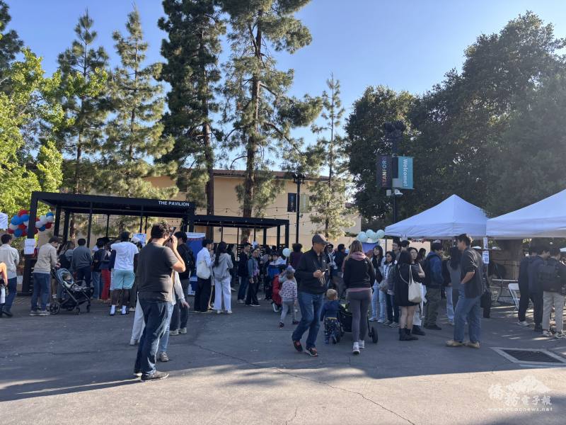 史丹佛大學舉辦臺灣夜市，人潮絡繹不絕