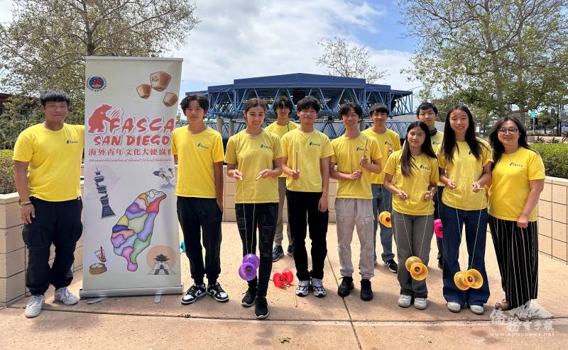 Group picture before the performance. Row 1 right 1 Consulting Mentor Marian Liu, left 1 Asst. Mentor Adam Wang; Row 2 left 1&2 Project Leader Elliot Chian, Evan Chen.