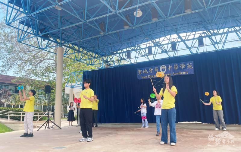 FASCA-SD delivered a dynamic diabolo performance together with San Diego Chinese Academy students at the school Graduation Ceremony.