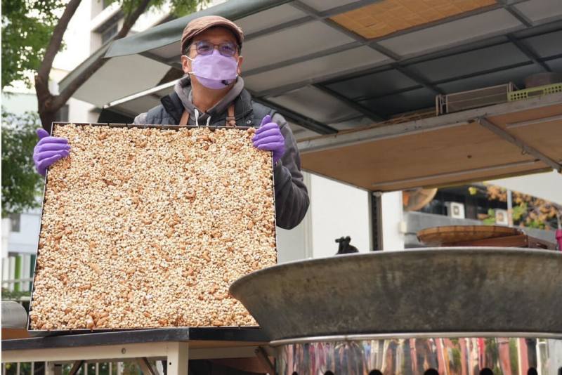 台南隆田ChaCha文資教育園區將於30日至6月1日舉辦「ChaCha端午饗米樂」活動，除了包菱角粽，還推出爆米香冰淇淋體驗。（台南市文化局提供）