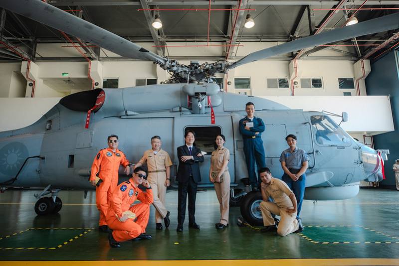 端午節將屆，賴清德總統日前前往高雄勗勉海軍「反潛航空指揮部」，特別錄製「莒光園地」端節勗勉影片，節目於22日下午播出