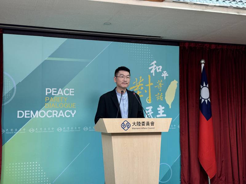 陸委會22日下午舉行例行記者會，副主委梁文傑主持並說明喪失原籍證明補件相關進度