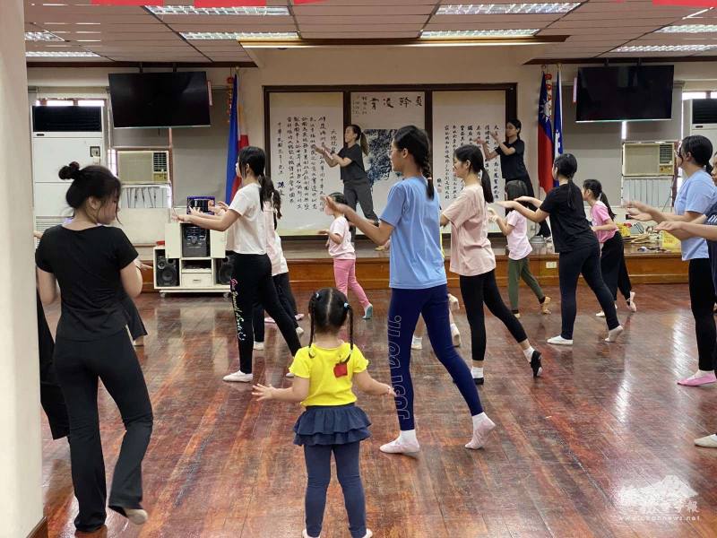 民族舞蹈班學生展現學習成果與對傳統文化的熱愛